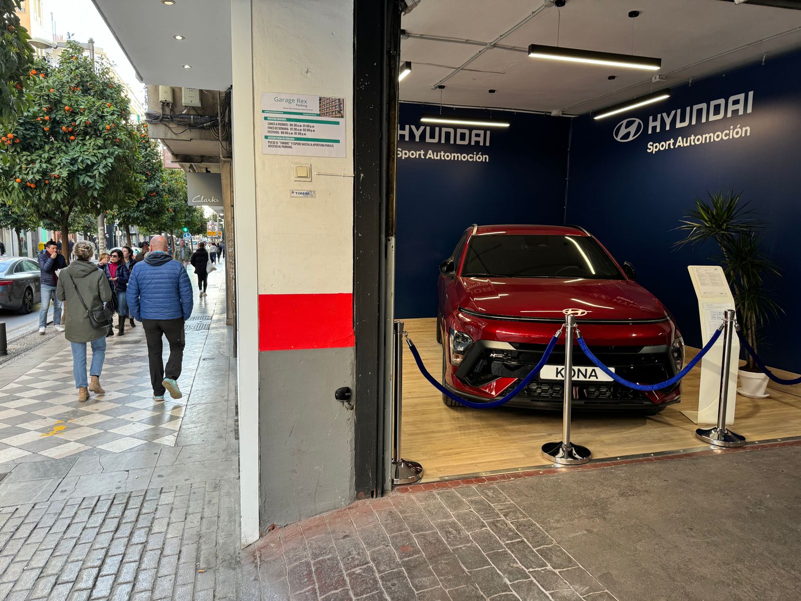 Exposición Hyundai en el centro de Granada